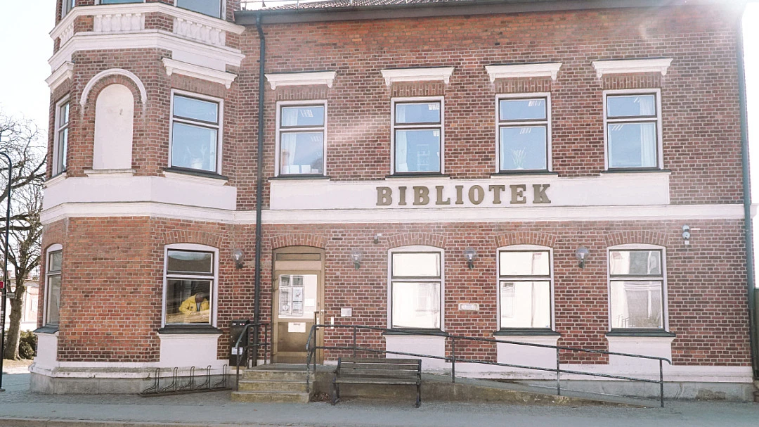 Fasadbild av Hörby bibliotek